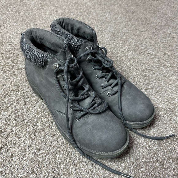 Women's Gray Ankle Boots 🐞 - Picture 1 of 3